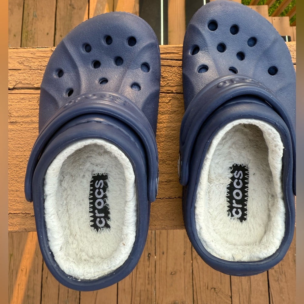EUC CROCS Fleece Lined Clogs in Navy Blue Toddler Size 9C